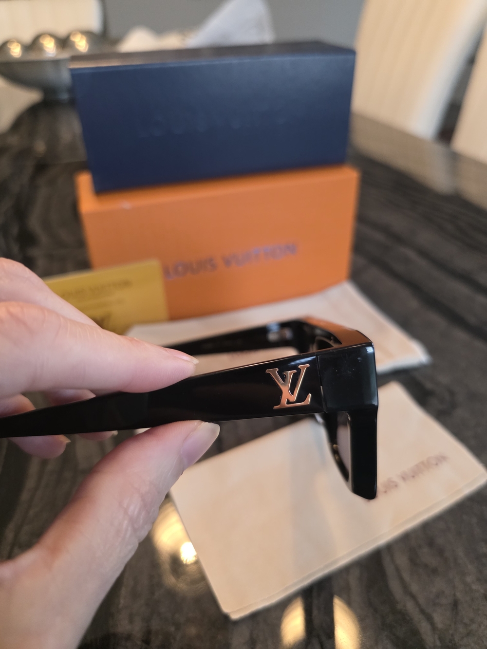 NWT UNISEX Louis Vuitton 1502 Evidence Black & Gold Shield Sunglasses - Picture 11 of 14
